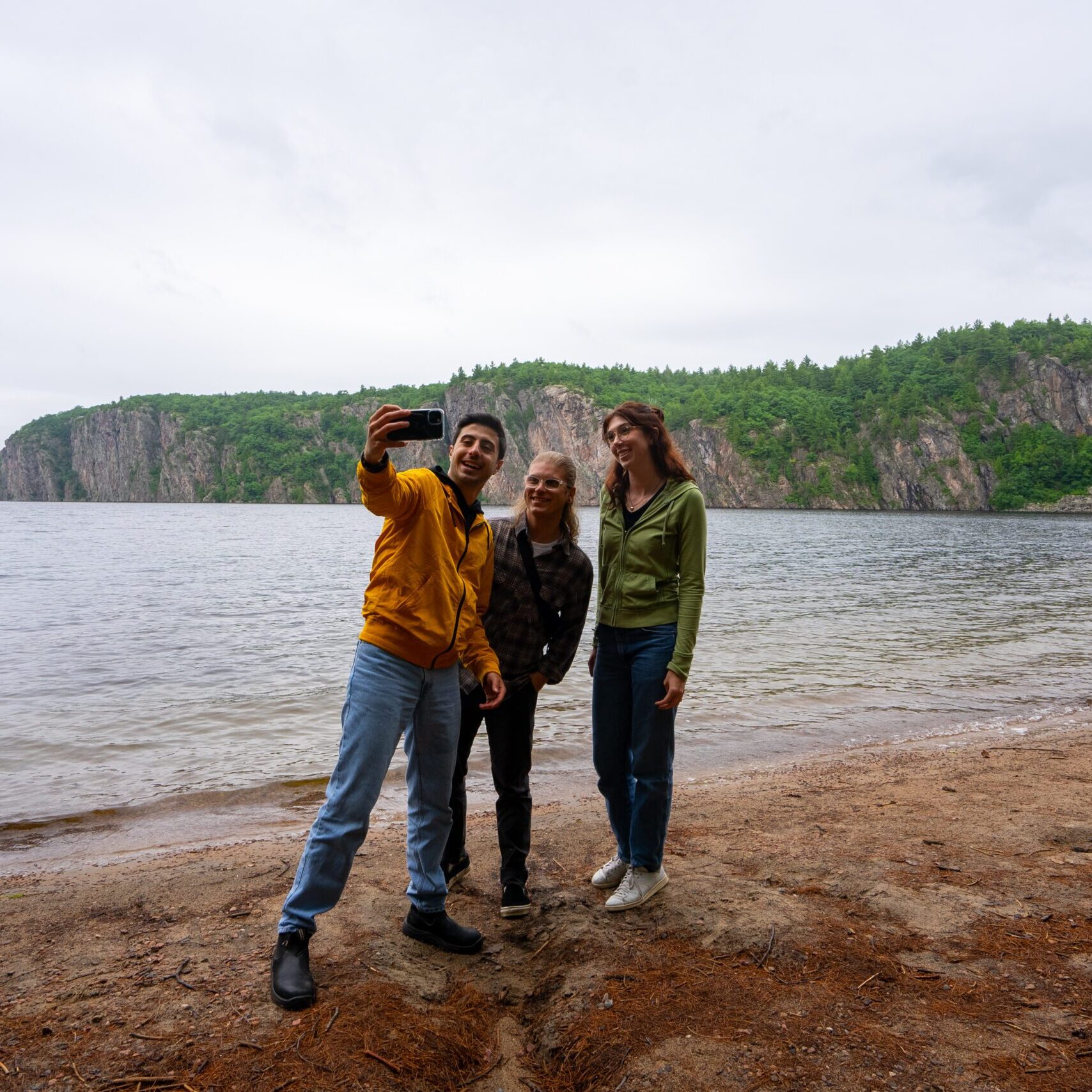 DSC05163 zain, Dorion and Abby snapping a selfie at Bon Echo Park