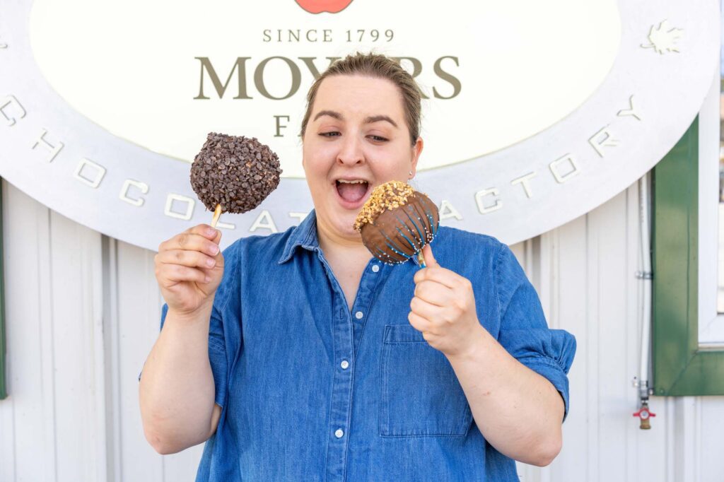 T holding two caramel apples at Moyers Farm