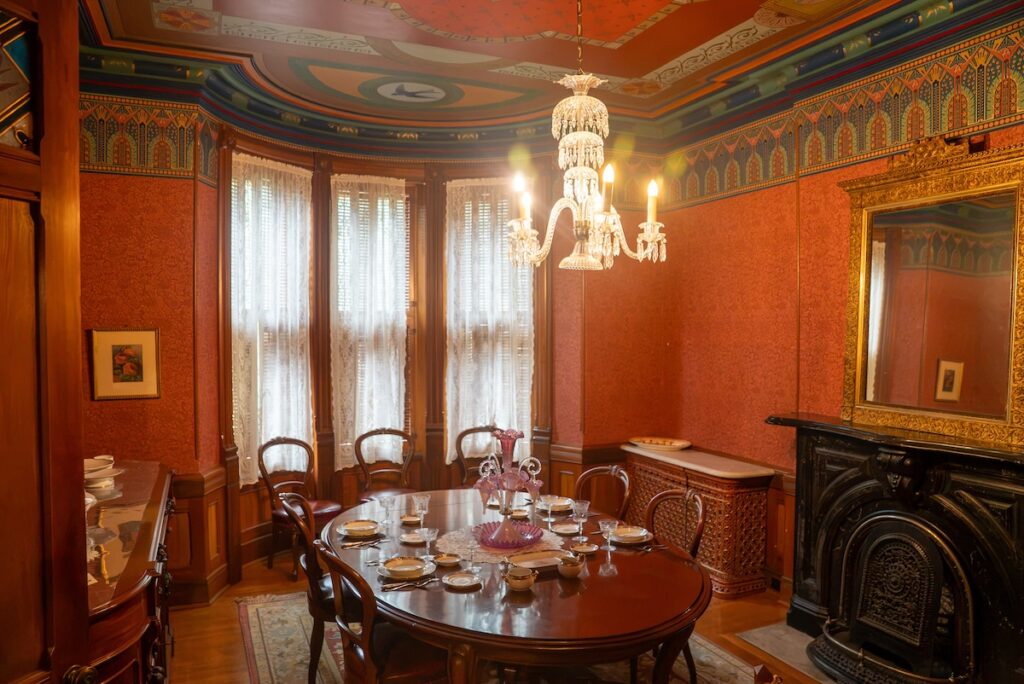 dining room at Annandale House